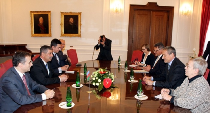 Azerbaijani defense minister meets with Czech counterpart 